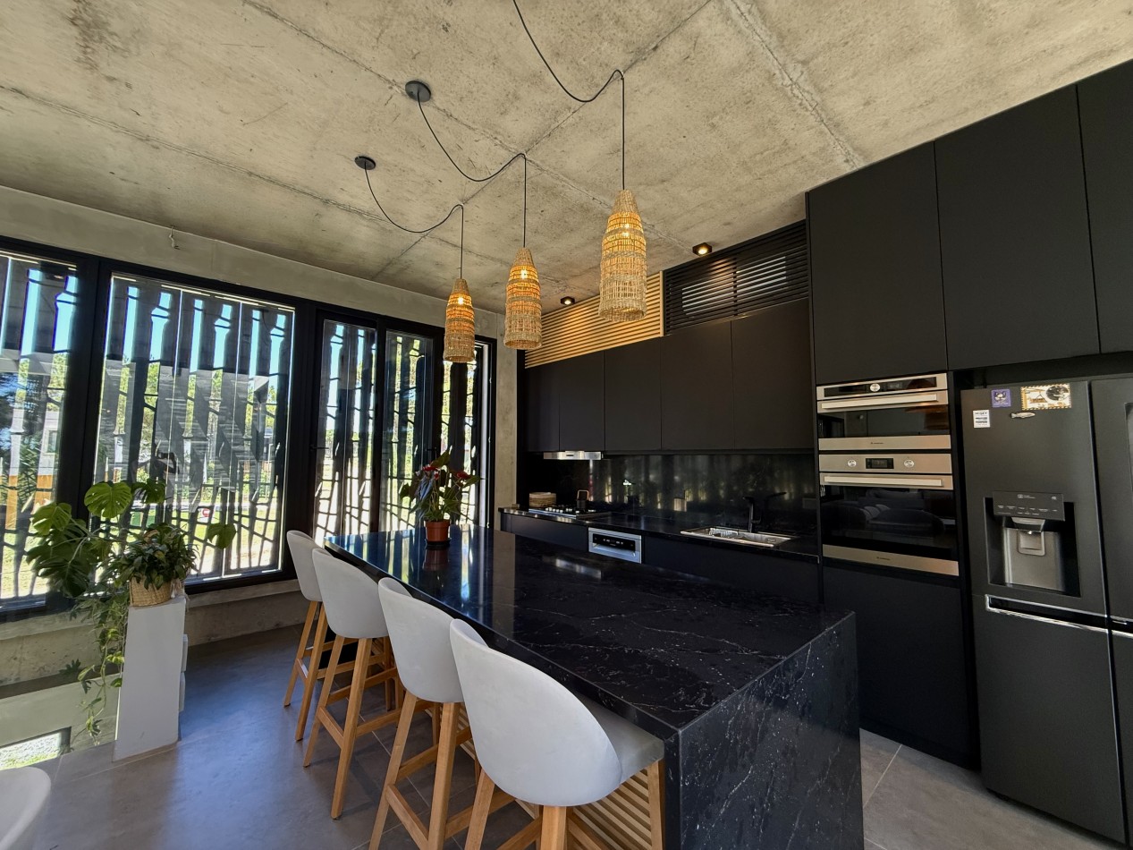 EXCLUSIVA CASA 4 AMBIENTES - BARRIO PIONEROS - PINAMAR 