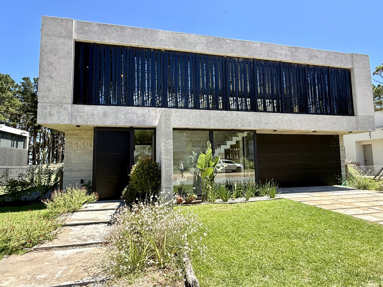 EXCLUSIVA CASA 4 AMBIENTES - BARRIO PIONEROS - PINAMAR 