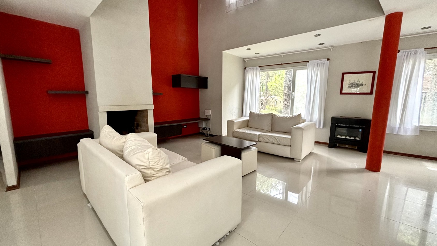 REAL OPORTUNIDAD - CASA EN CARILO - 4 AMBIENTES - EN VENTA 