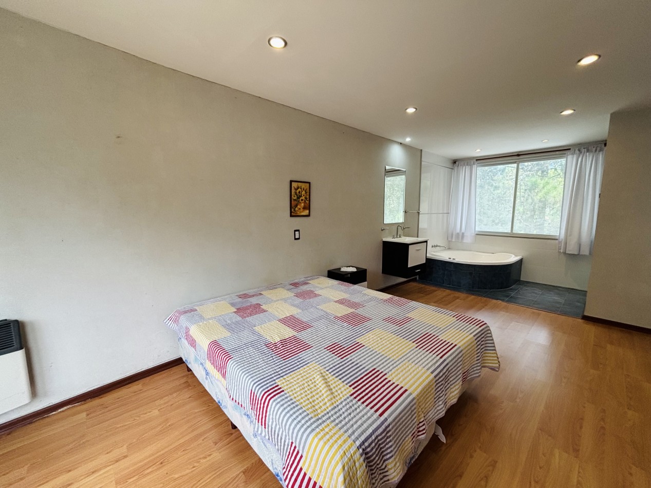 REAL OPORTUNIDAD - CASA EN CARILO - 4 AMBIENTES - EN VENTA 