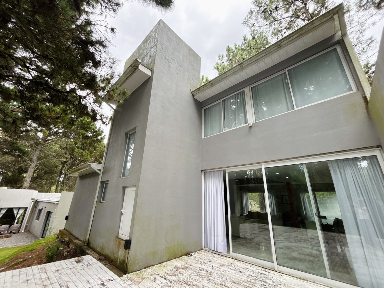 REAL OPORTUNIDAD - CASA EN CARILO - 4 AMBIENTES - EN VENTA 