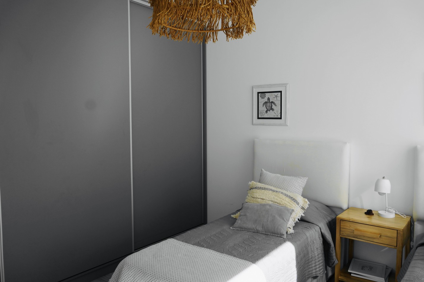 CASA CON PILETA Y JARDIN - BARRIO ALAMOS - EN VENTA 