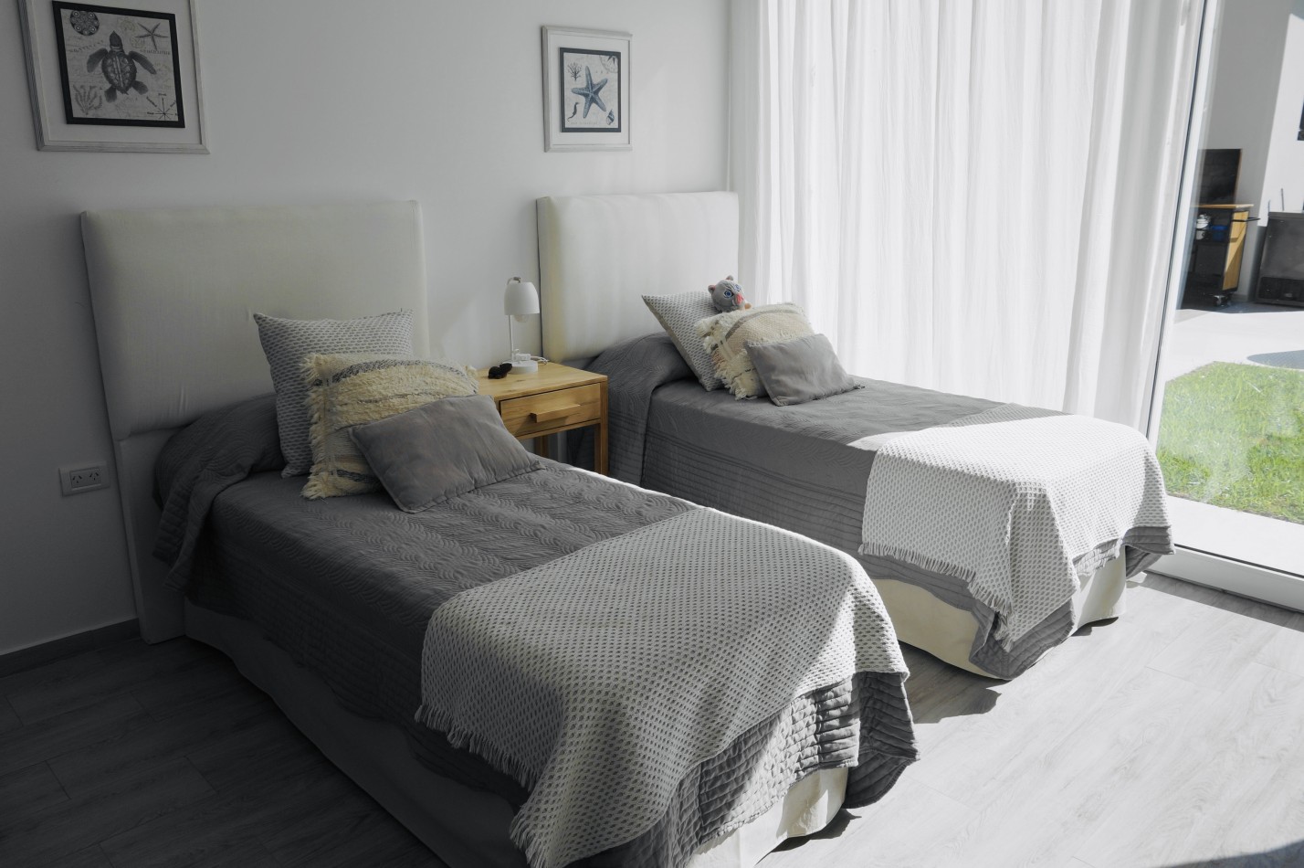 CASA CON PILETA Y JARDIN - BARRIO ALAMOS - EN VENTA 