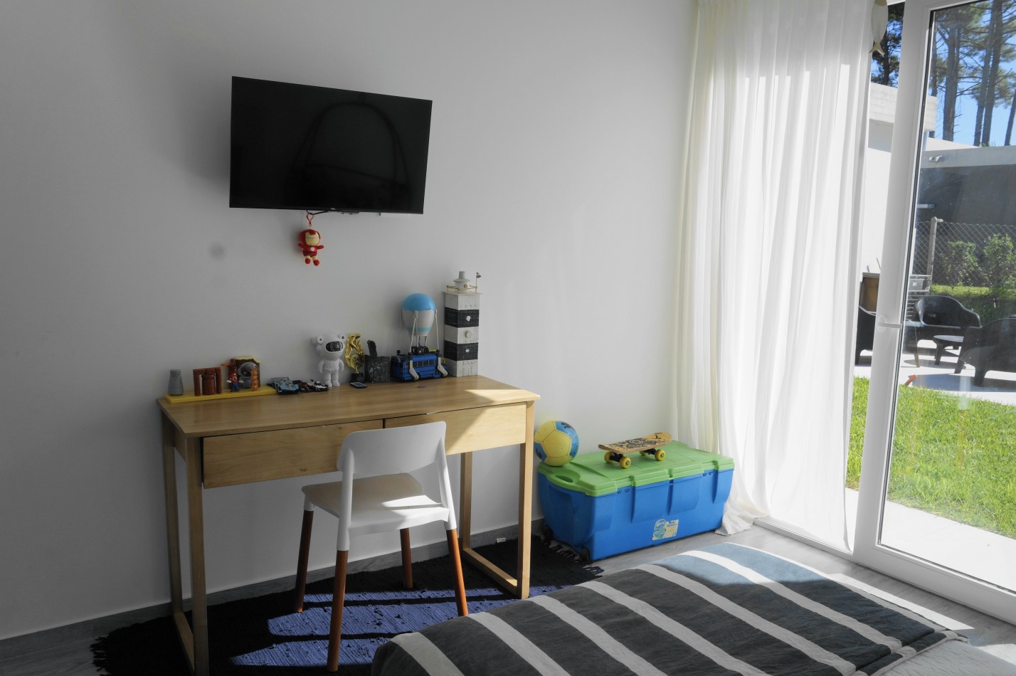 CASA CON PILETA Y JARDIN - BARRIO ALAMOS - EN VENTA 