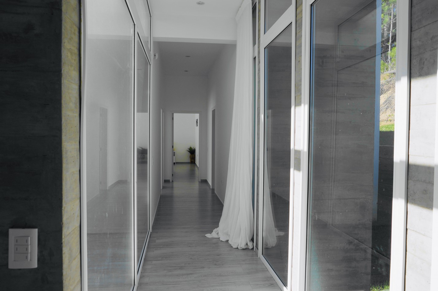 CASA CON PILETA Y JARDIN - BARRIO ALAMOS - EN VENTA 