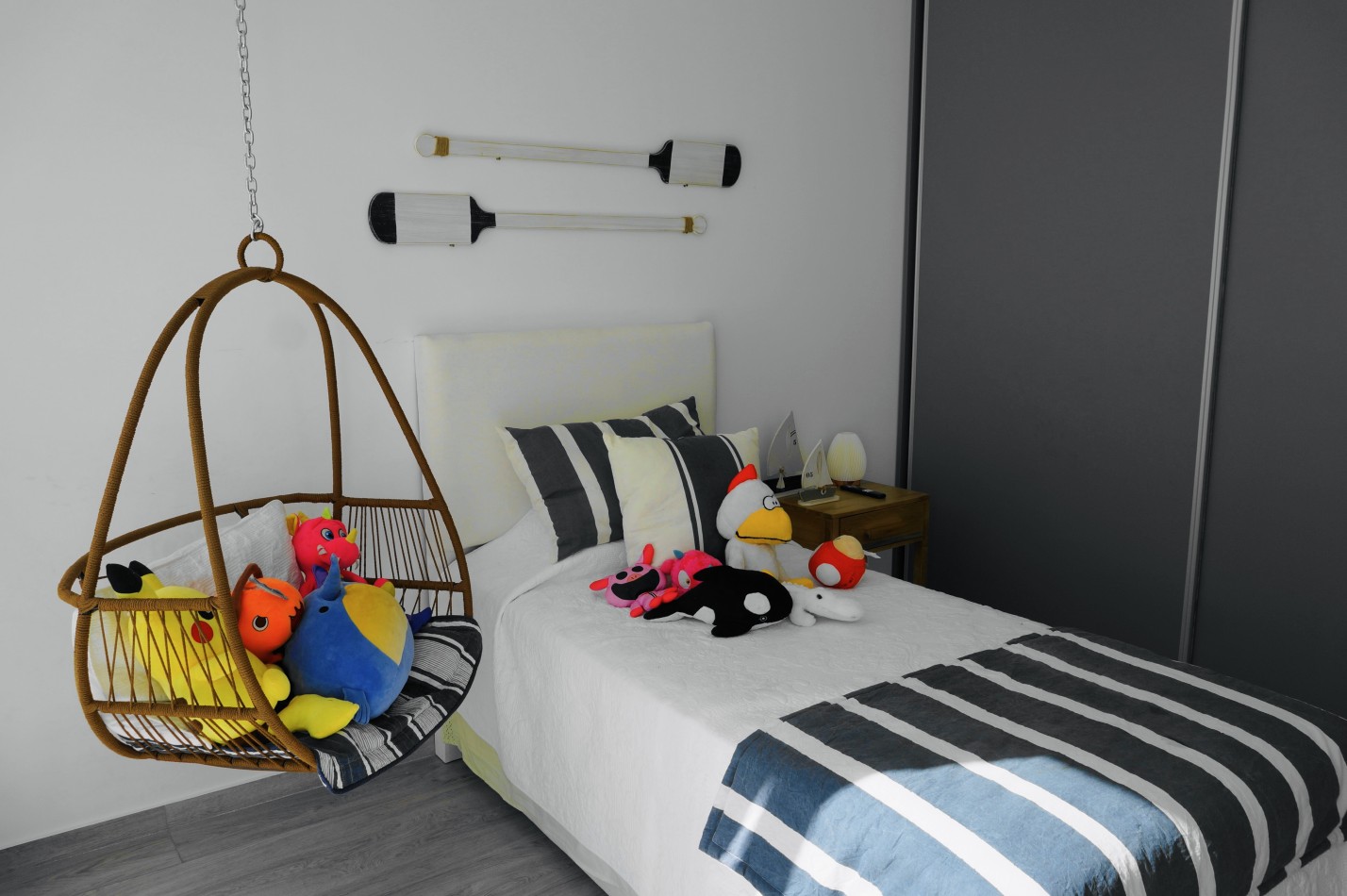 CASA CON PILETA Y JARDIN - BARRIO ALAMOS - EN VENTA 