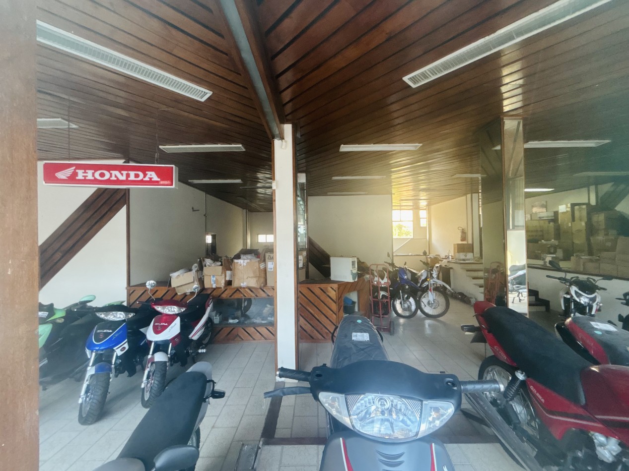 LOCAL COMERCIAL - CALLE CORVINA - EN VENTA