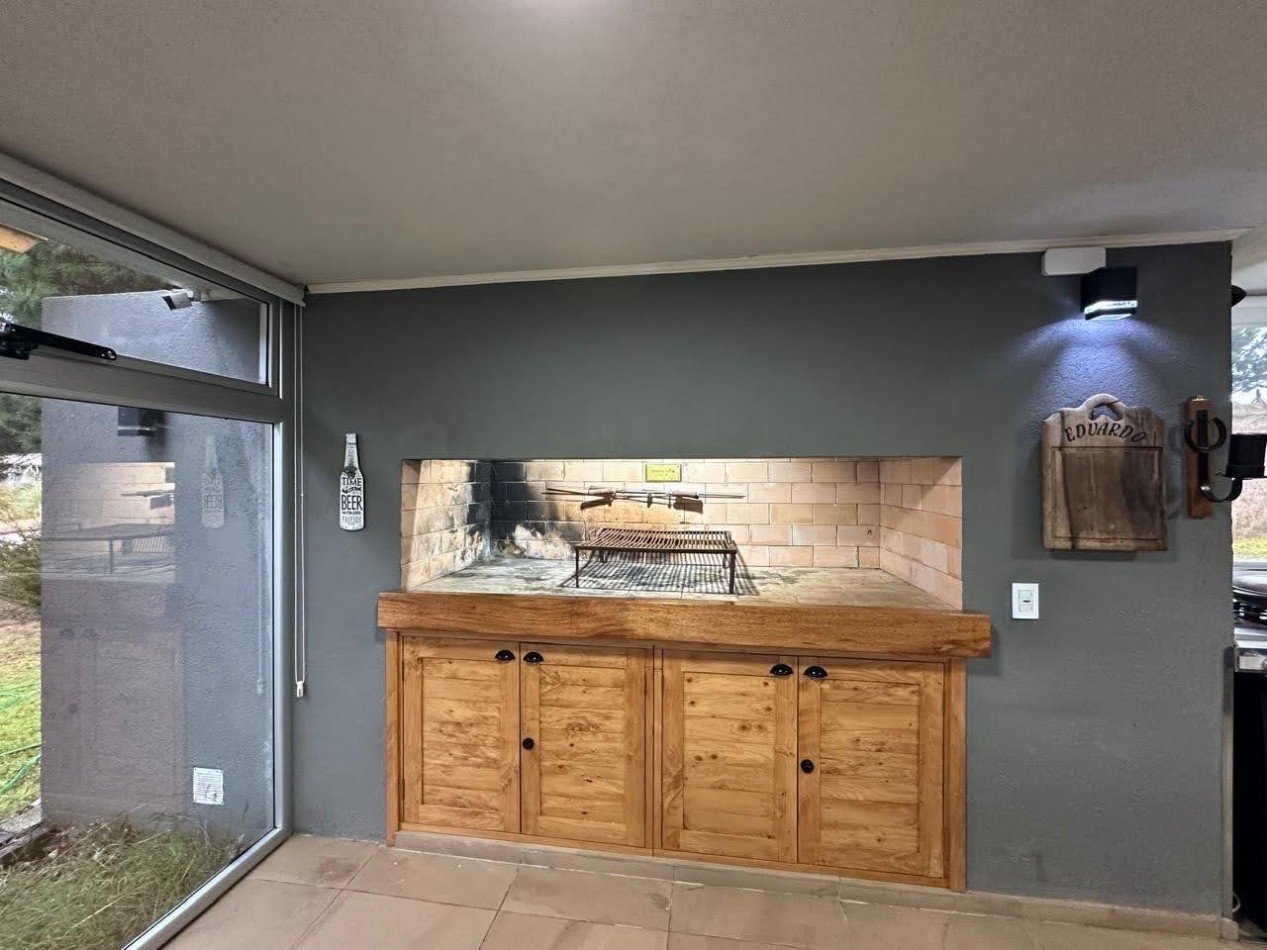 CASA EN COSTA ESMERALDA - 4 AMBIENTES - EN VENTA 