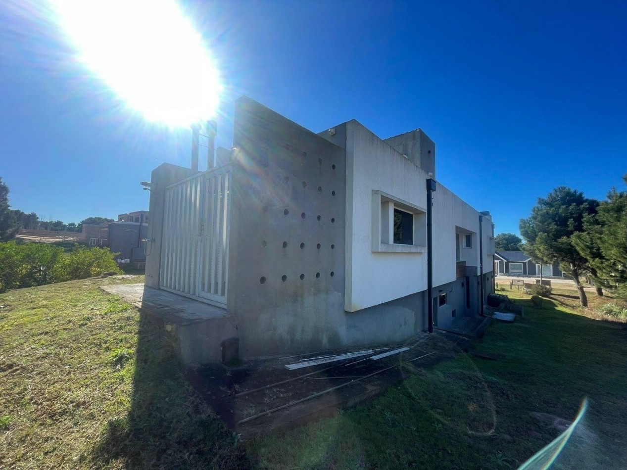 CASA EN COSTA ESMERALDA - 4 AMBIENTES - EN VENTA 