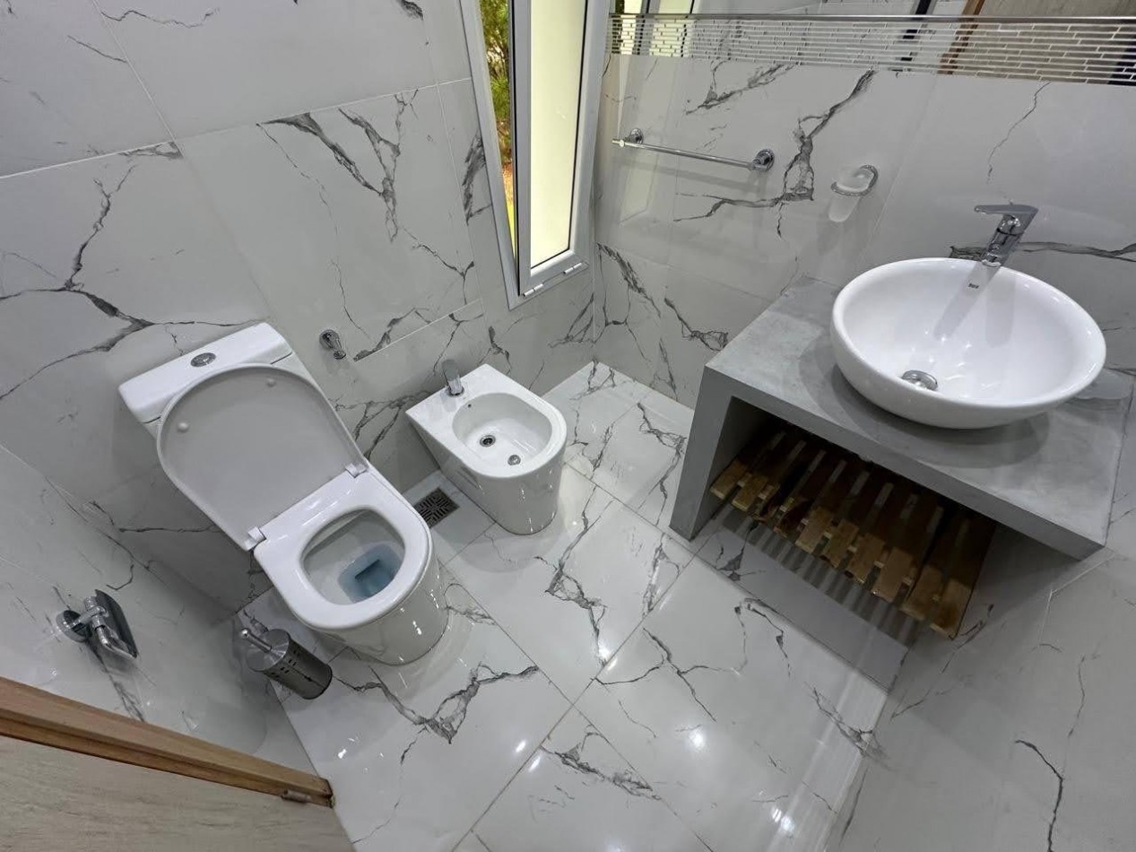 CASA EN COSTA ESMERALDA - 4 AMBIENTES - EN VENTA 