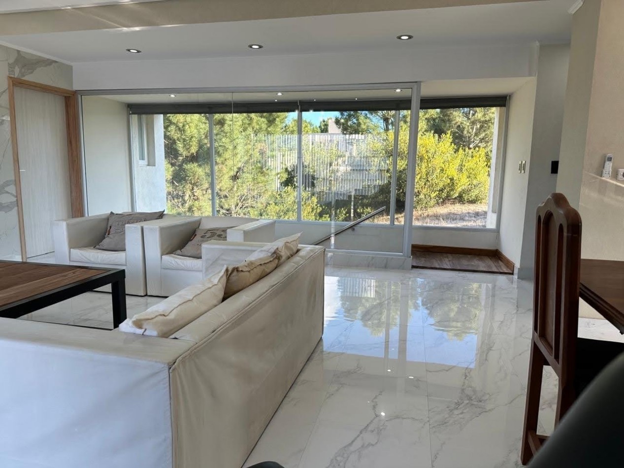 CASA EN COSTA ESMERALDA - 4 AMBIENTES - EN VENTA 