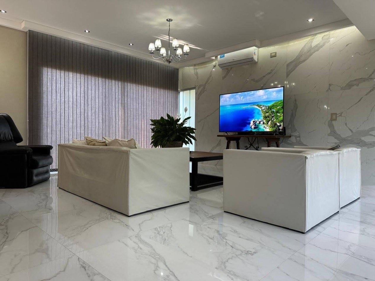 CASA EN COSTA ESMERALDA - 4 AMBIENTES - EN VENTA 