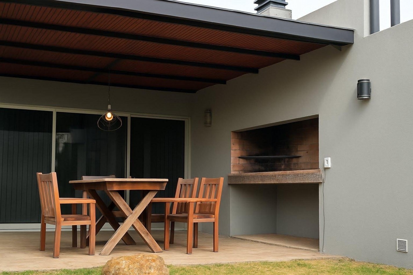 CASA EN COSTA ESMERALDA - 4 AMBIENTES - EN VENTA 