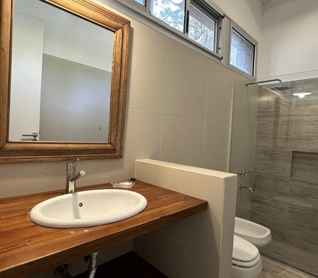 ESPECTACULAR CASA 4 AMB - BARRIO VILLA ROBLES - EN VENTA