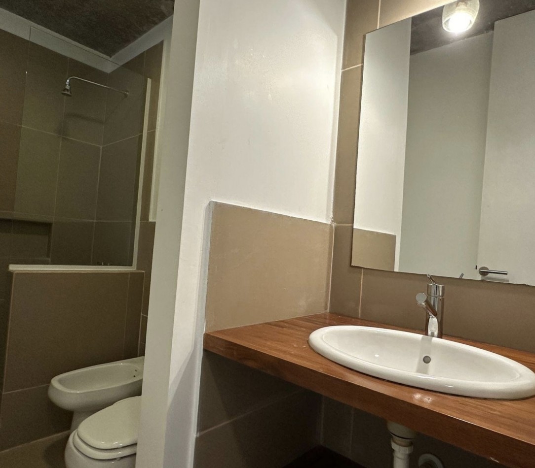 ESPECTACULAR CASA 4 AMB - BARRIO VILLA ROBLES - EN VENTA