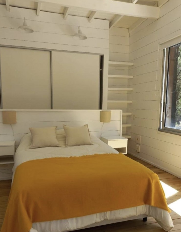 ESPECTACULAR CASA 4 AMB - BARRIO VILLA ROBLES - EN VENTA