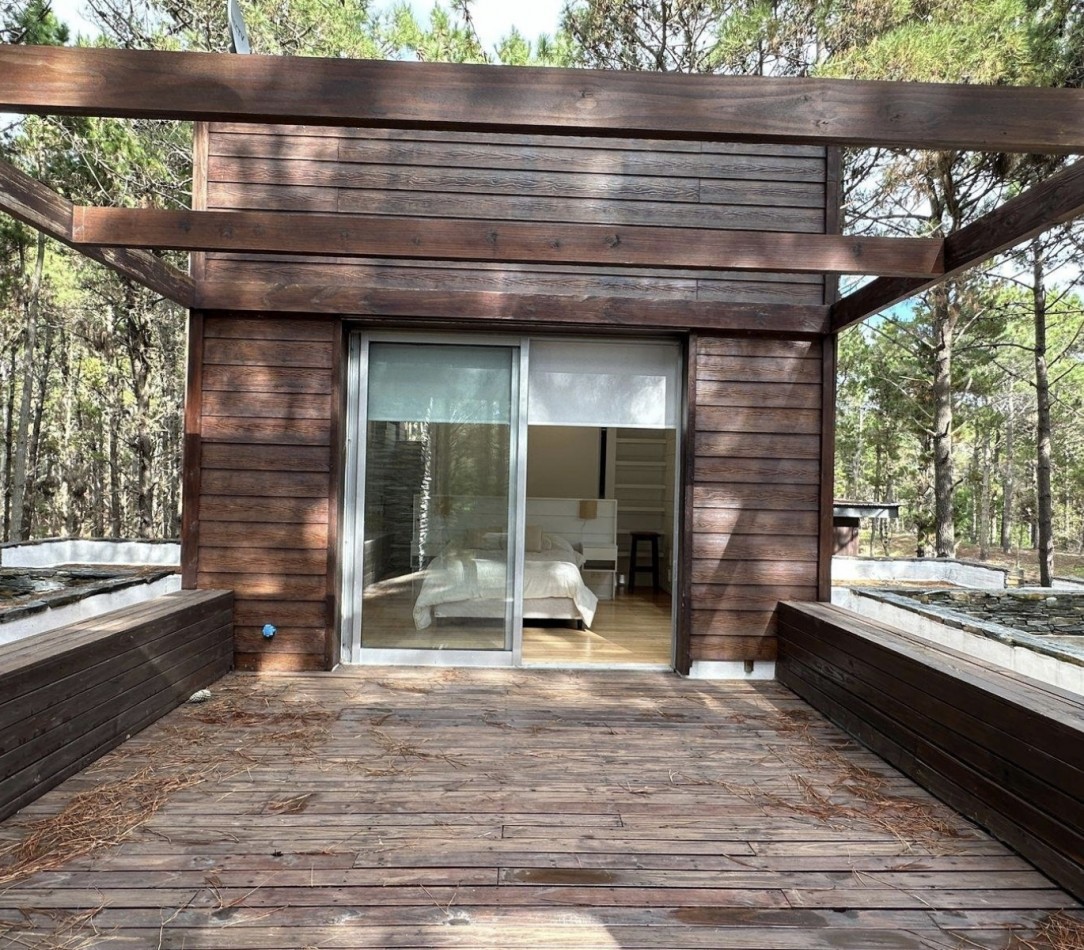 ESPECTACULAR CASA 4 AMB - BARRIO VILLA ROBLES - EN VENTA