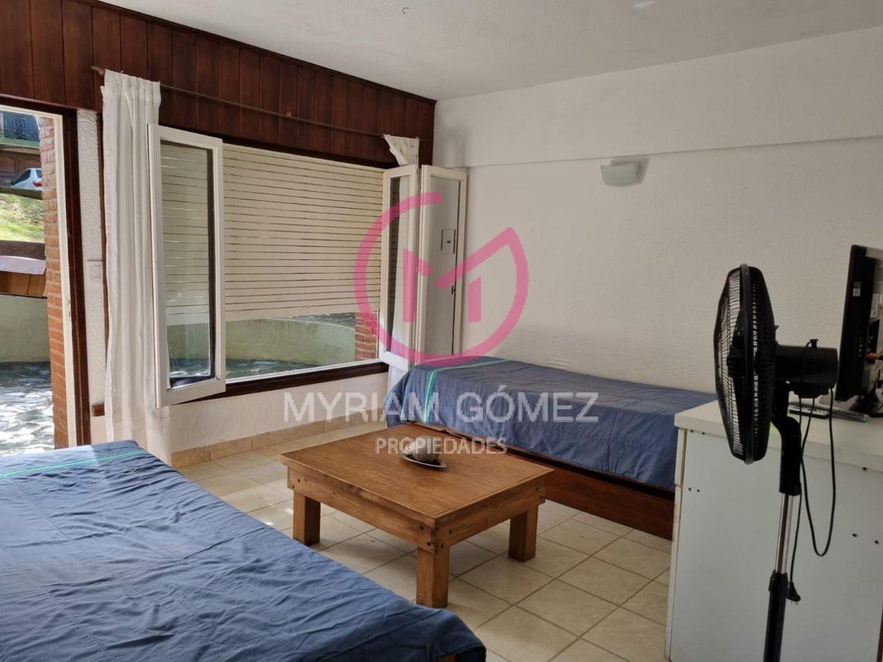 Alquiler Anual - Departamento de 2 Ambientes en Pleno Centro de Pinamar "Acapulco" 