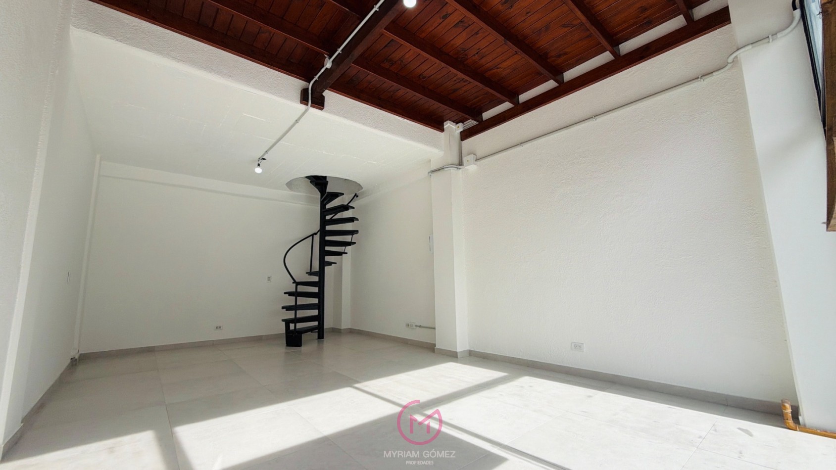 LOCAL COMERCIAL - AV. CONSTITUCION - PINAMAR 