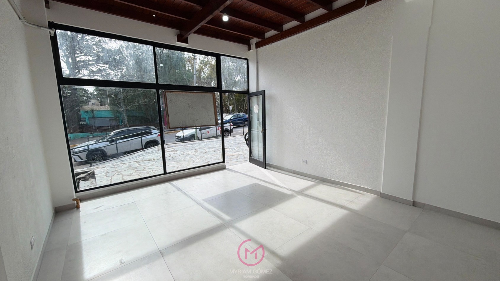 LOCAL COMERCIAL - AV. CONSTITUCION - PINAMAR 