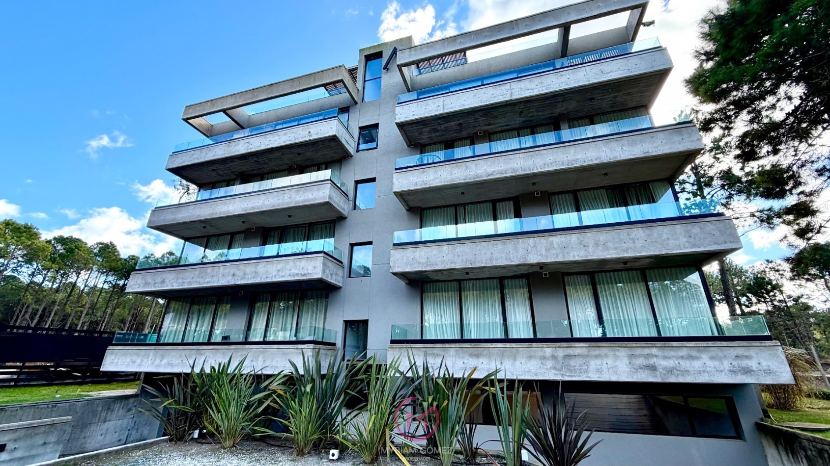 4 AMBIENTES CON AMENITIES Y COCHERA - EN PINAMAR NORTE 