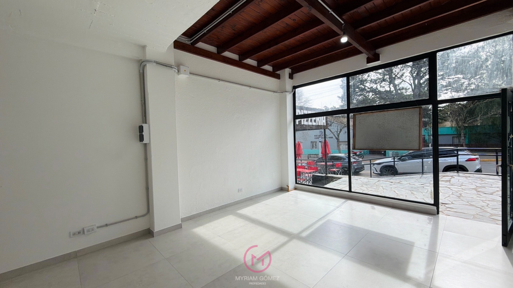 LOCAL COMERCIAL - AV. CONSTITUCION - PINAMAR 
