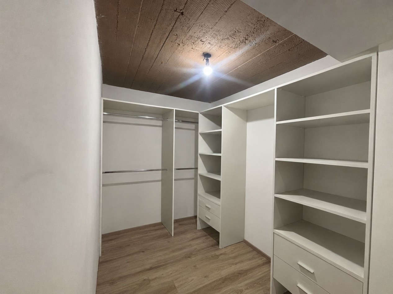 LOCAL CON VIVIENDA - PLENO CORAZON DE PINAMAR - PERMUTA POR VEHICULO O PROPIEDAD HASTA 50%