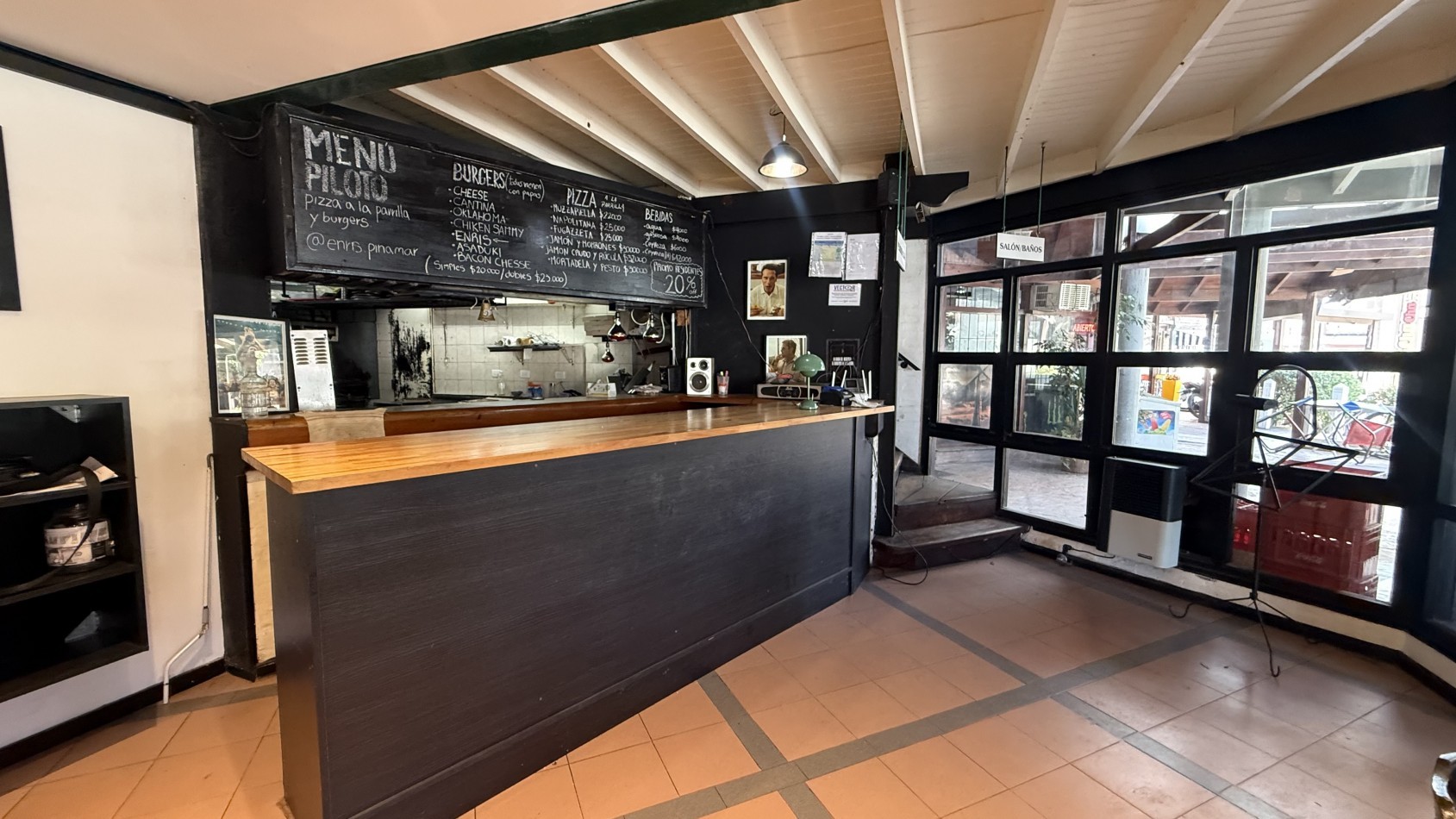 LOCAL EN AV SHAW - PINAMAR