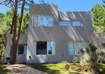 REAL OPORTUNIDAD - CASA EN CARILO - 4 AMBIENTES - EN VENTA 