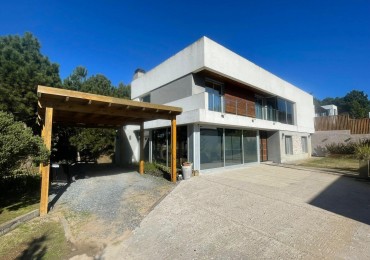 CASA EN COSTA ESMERALDA - 4 AMBIENTES - EN VENTA 