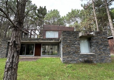 ESPECTACULAR CASA 4 AMB - BARRIO VILLA ROBLES - EN VENTA